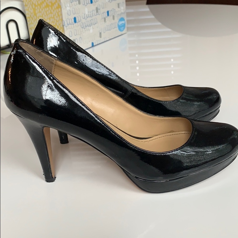 Patent Black Pumps